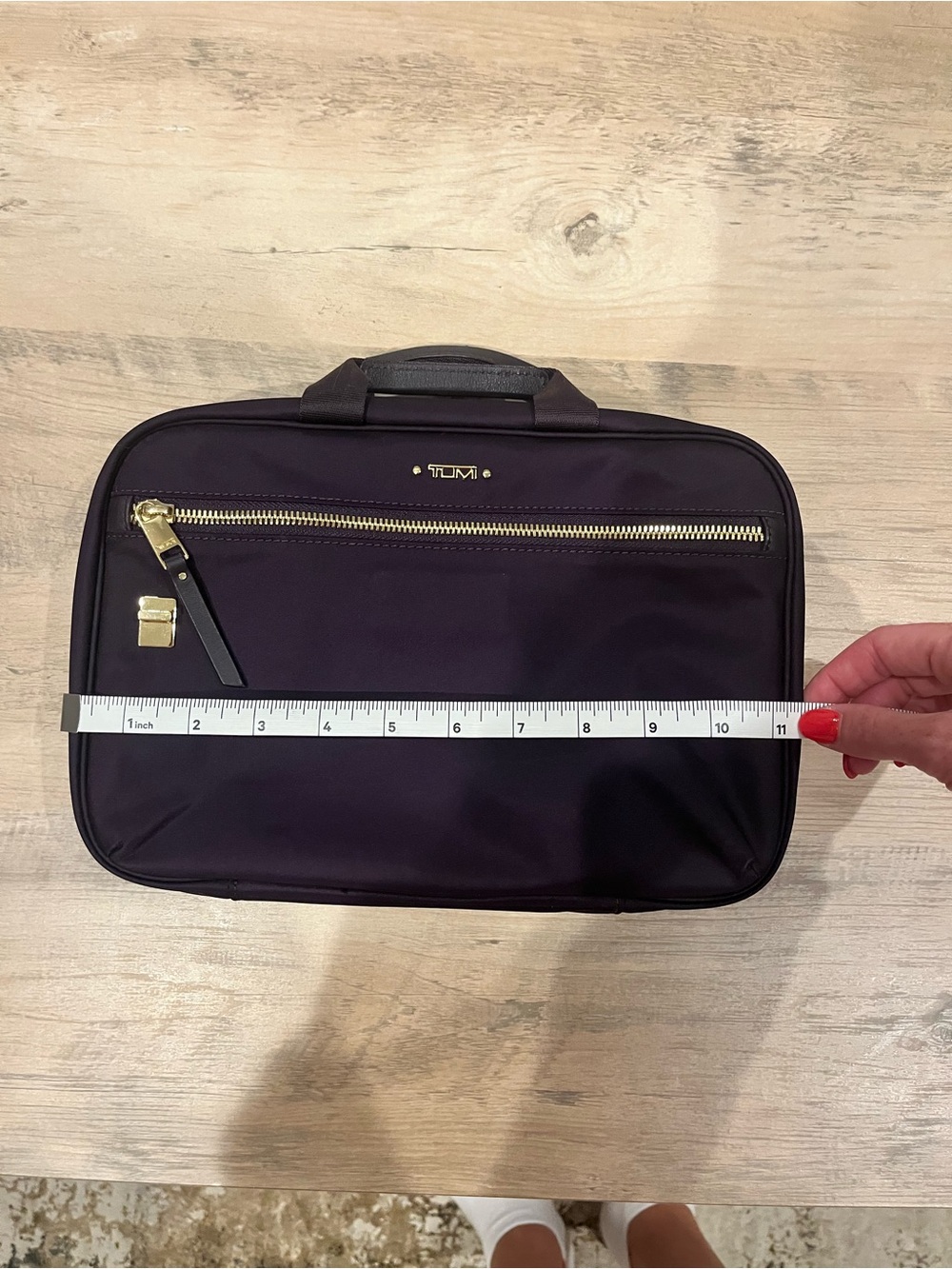Tumi Eggplant color Nylon hanging travel toiletry Bag with Gold Zipper - Picture 13 of 15